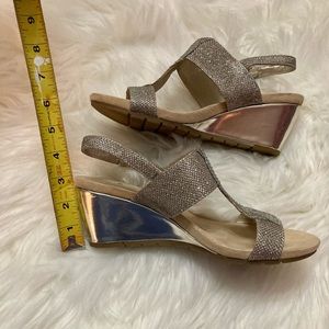 Bandolino metalic wedges